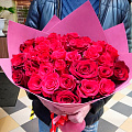 Сборный букет 31 красная роза с декором